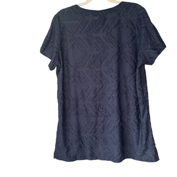 Peace & Pearls navy blue Aztec eyelash relief short sleeve vneck top. Size XXL - Picture 2 of 10